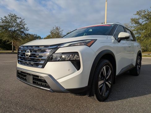 Certified 2025 Nissan Rogue SL image 8