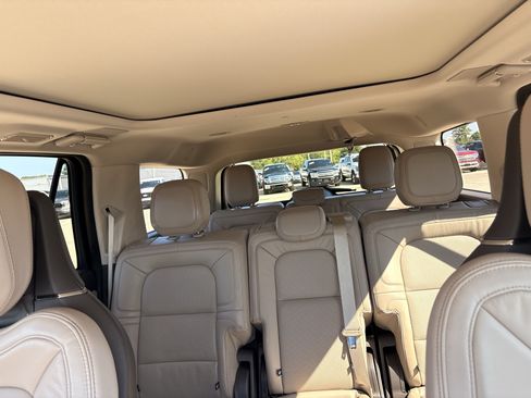 Used 2023 Lincoln Navigator Reserve AWD/4WD image 20