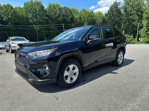 Used 2021 Toyota RAV4 XLE FWD image 2
