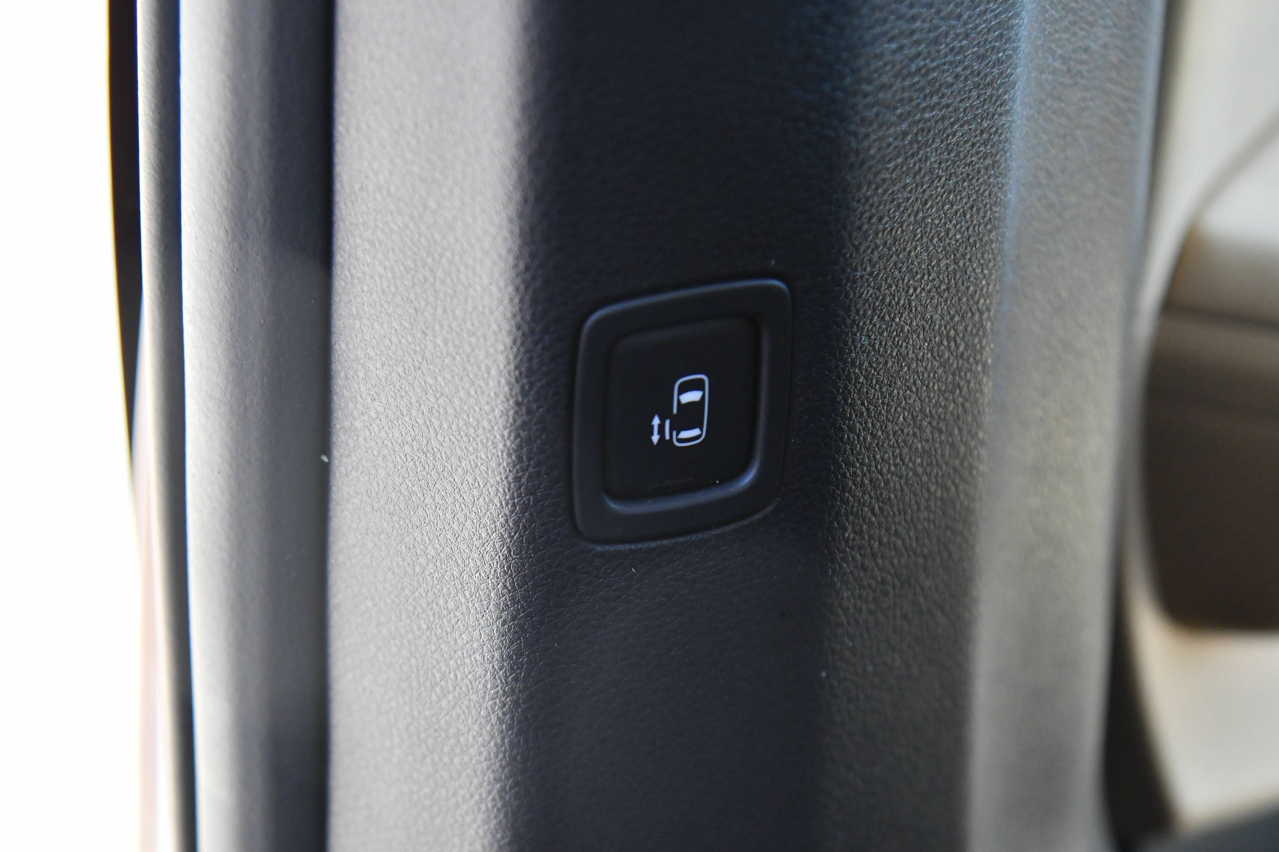 Used 2022 Kia Carnival LX FWD image 41