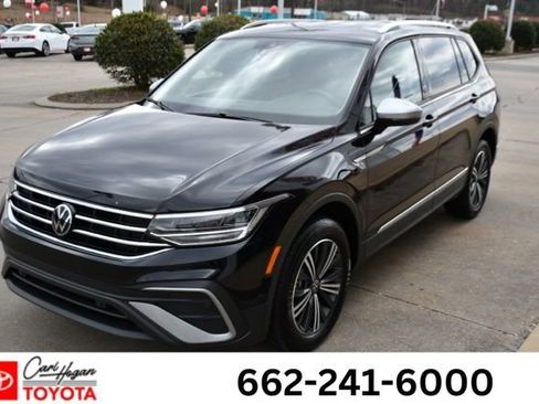 Used 2024 Volkswagen Tiguan SE image 1