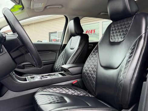 Used 2024 Ford Edge Titanium image 10