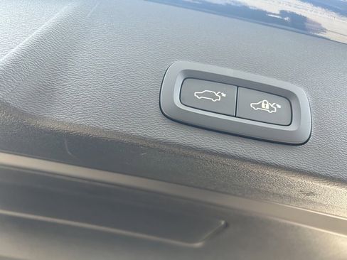 Certified 2025 Volvo XC40 B5 Plus image 25