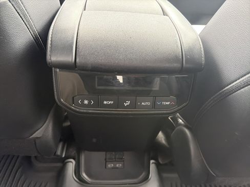 Used 2023 Toyota Highlander XLE image 26
