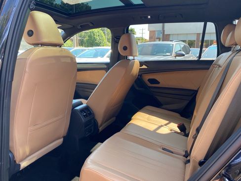 Certified 2024 Volkswagen Tiguan SE w/ Panoramic Sunroof Package AWD/4WD image 18