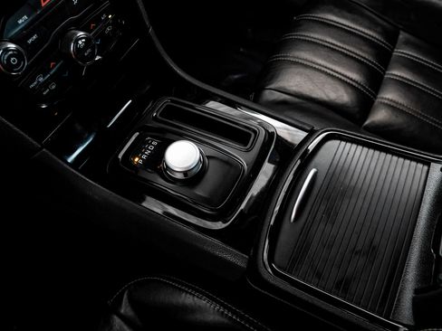 Used 2019 Chrysler 300 S image 24