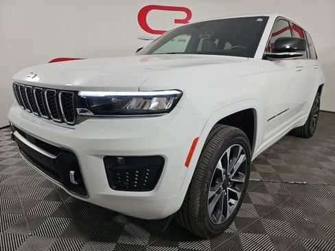 Certified 2023 Jeep Grand Cherokee Overland w/ Luxury Tech Group IV image 3