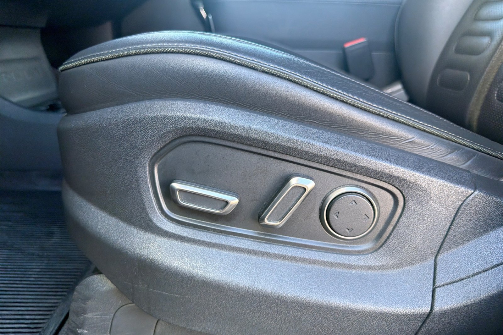 Used 2023 Rivian R1T Adventure Dual AWD/4WD image 15