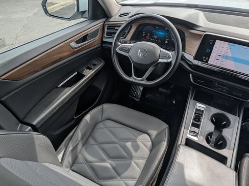 Used 2024 Volkswagen Atlas SE AWD/4WD image 9