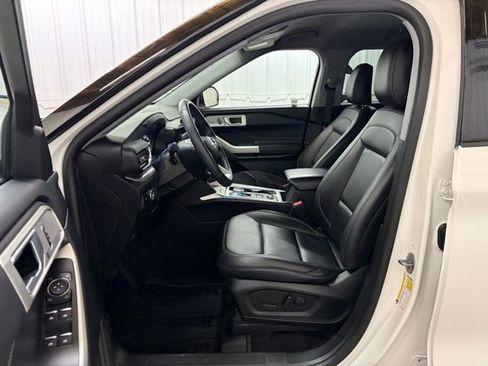 Used 2023 Ford Explorer XLT w/ Equipment Group 202A image 38