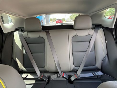 Used 2025 Chevrolet Trax ACTIV w/ Sunroof Package FWD image 23