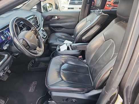 Used 2020 Chrysler Pacifica Limited image 10