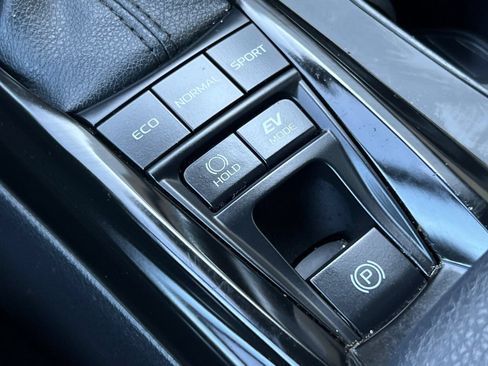 Used 2025 Toyota Camry SE FWD image 32