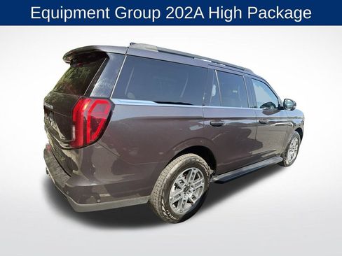 Used 2025 Ford Expedition Active AWD/4WD image 3