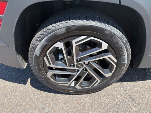 Used 2025 Hyundai Tucson Limited AWD/4WD image 16