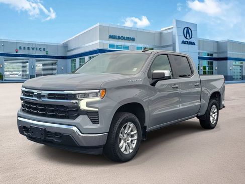 Used 2024 Chevrolet Silverado 1500 LT AWD/4WD image 3