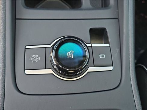 New 2026 Volkswagen Tiguan SE FWD image 17