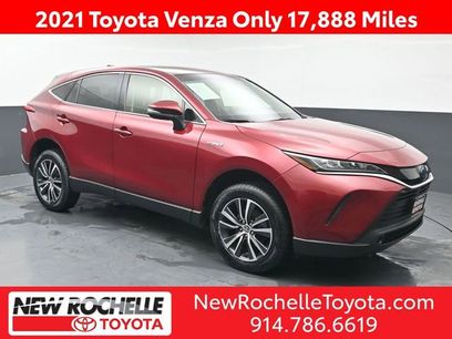 Certified 2021 Toyota Venza LE w/ Carpet Mat Package (TMS)