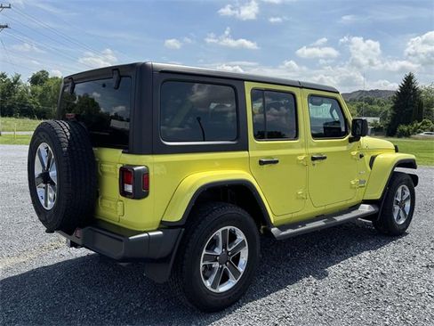 Used 2022 Jeep Wrangler Unlimited Sahara w/ Cold Weather Group image 19