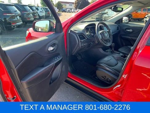 Used 2019 Jeep Cherokee Trailhawk AWD/4WD image 11