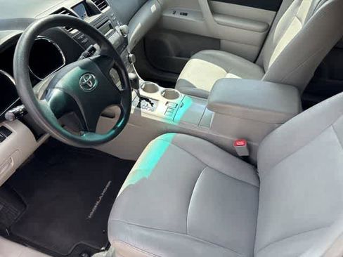 Used 2012 Toyota Highlander FWD image 9