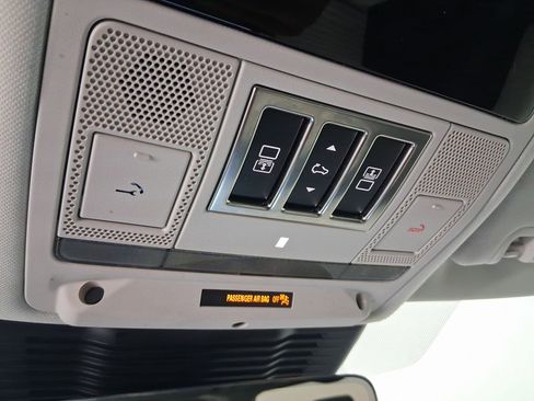 New 2025 Land Rover Discovery S image 15