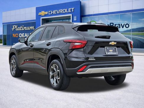 Certified 2024 Chevrolet Trax LT w/ Driver Confidence Package image 4