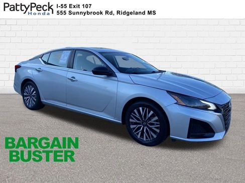 Used 2024 Nissan Altima 2.5 SV image 1