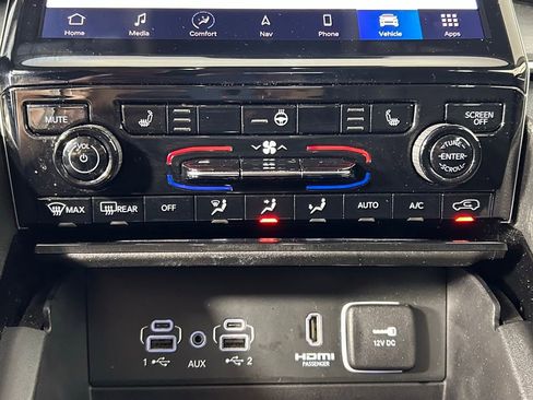 Used 2023 Jeep Grand Cherokee Limited image 23