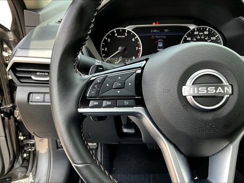 Used 2025 Nissan Altima 2.5 SR FWD image 13