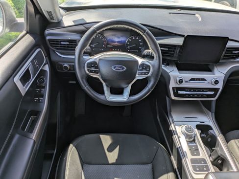 Used 2022 Ford Explorer XLT RWD image 11