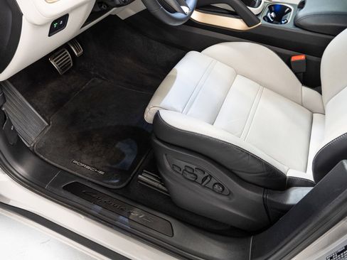 Used 2025 Porsche Cayenne GTS AWD/4WD image 15