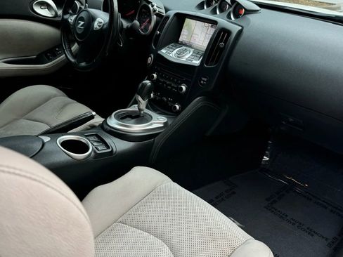 Used 2014 Nissan 370Z Touring w/ Sport Package image 11