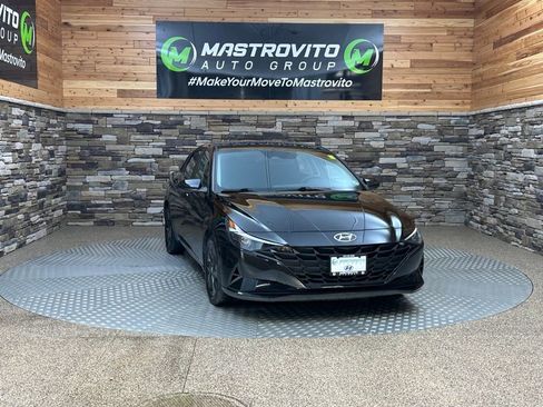 Certified 2023 Hyundai Elantra SEL image 2