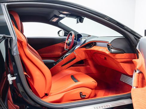 Used 2022 Ferrari Roma RWD image 37
