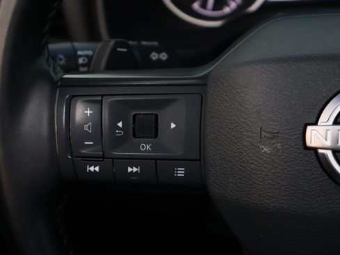 Used 2025 Nissan Rogue SV FWD image 13