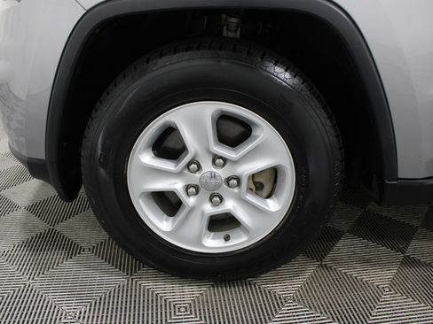 Used 2017 Jeep Grand Cherokee Laredo w/ Quick Order Package 23E AWD/4WD image 34