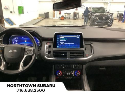 Used 2022 Chevrolet Tahoe Z71 w/ Luxury Package AWD/4WD image 3