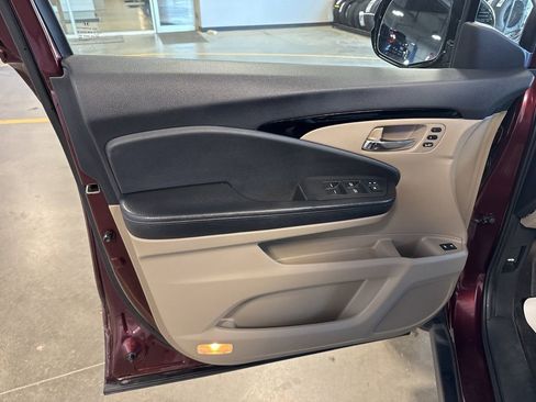 Used 2016 Honda Pilot Touring image 22