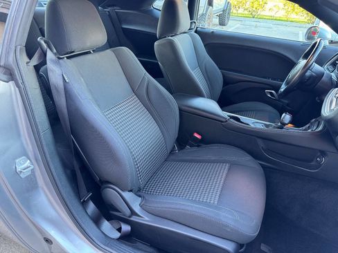 Used 2016 Dodge Challenger SXT image 14