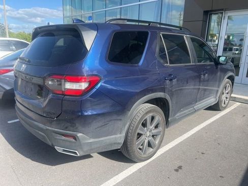 Used 2023 Honda Pilot Sport image 5