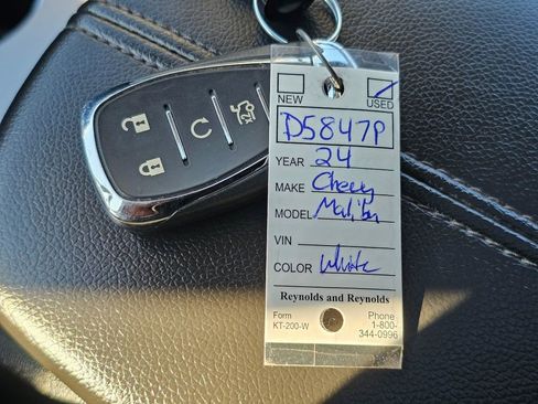 Used 2024 Chevrolet Malibu LT image 35