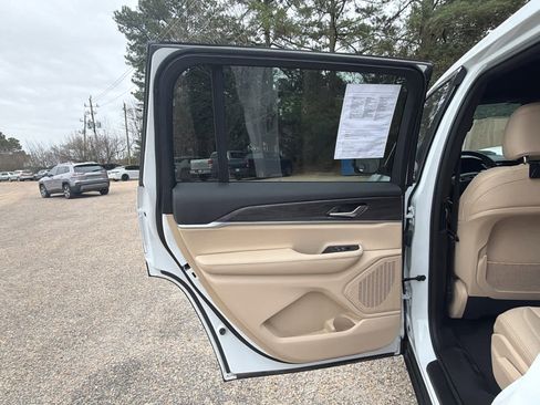 Used 2023 Jeep Grand Cherokee L Limited w/ Trailer Tow Group (B) image 28