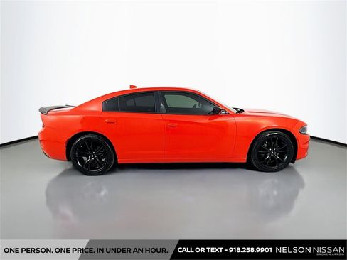 Used 2018 Dodge Charger SXT Plus w/ Blacktop Package image 4