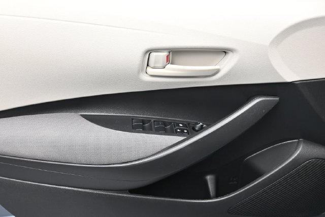 Used 2022 Toyota Corolla LE FWD image 7