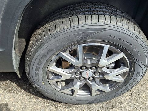 Certified 2023 GMC Acadia SLT AWD/4WD image 10