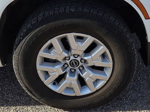 Used 2022 Nissan Frontier SV image 10