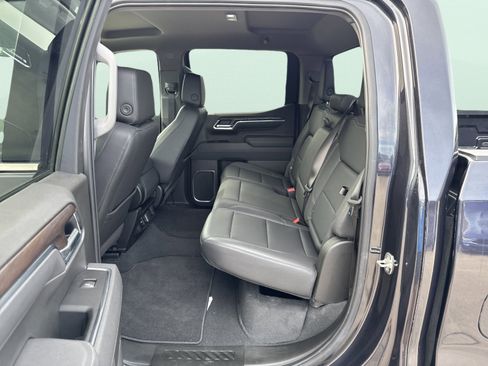 Used 2025 GMC Sierra 1500 SLT image 18