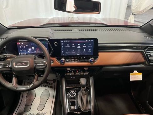 New 2026 GMC Canyon AT4 AWD/4WD image 4