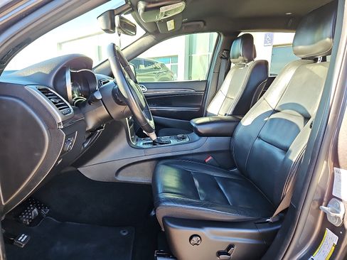 Used 2019 Jeep Grand Cherokee Limited image 11